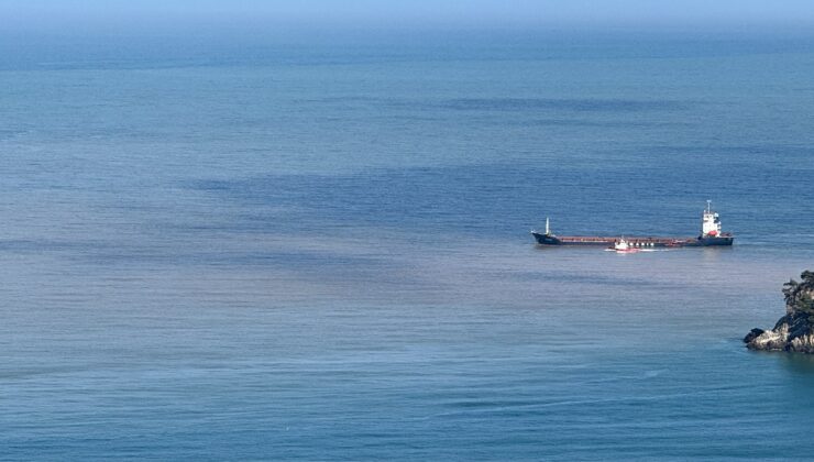 Bartın Irmağı’ndan akan çamurlu suyla denizin rengi değişti