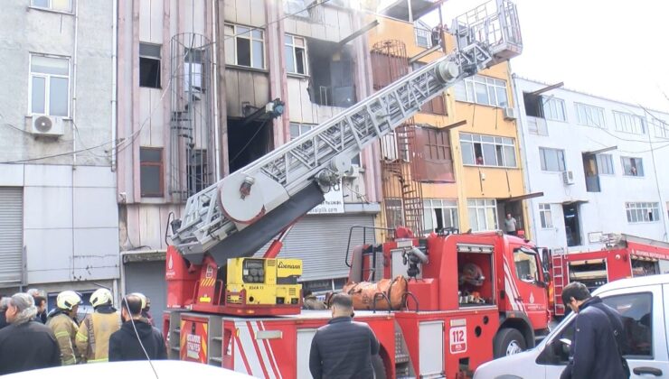 Bayrampaşa’da çorap imalathanesinde yangın: 2 işçi kurtarıldı