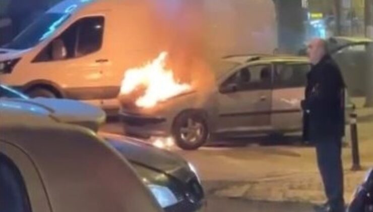 Bayrampaşa’da seyir halindeyken yanan araca vatandaşlar müdahale etti
