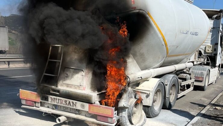 Bilecik’te lastiği bir anda tutuşan tıra anında müdahale