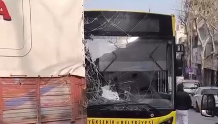 Bursa’da belediye otobüsü 4 araca çarptı