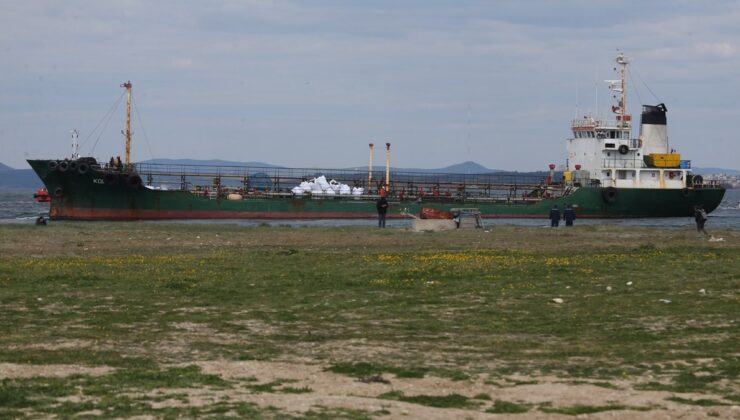 Çanakkale Boğazı’nda gemi kazası: Tanker karaya oturdu