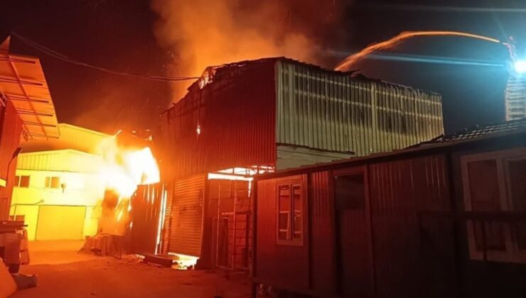 Denizli’de mobilya imalathanesi alevlere teslim oldu