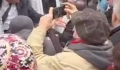 Edip Akbayram’ın cenazesinde fotoğraf çekme yarışı