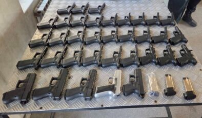 Edirne’de Hollanda’ya giden araçta suikast tabancaları ele geçirildi