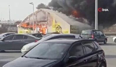 Edirne’de mobilya satışı yapılan çadırda yangın