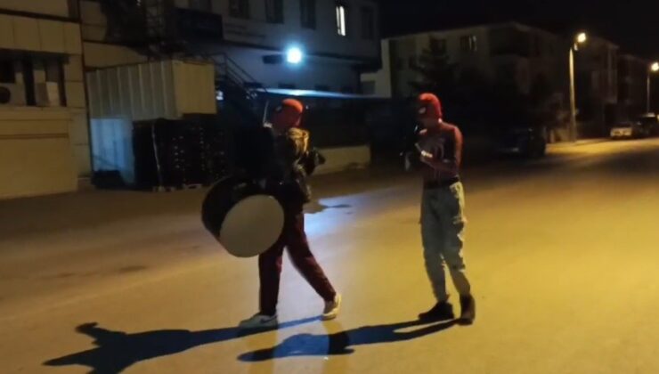 Erzincan’da örümcek adamlar manilerle sahura kaldırdılar