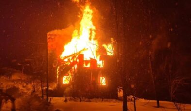 Gürcistan’daki tarihi Satsikhuri Camii’nde yangın çıktı