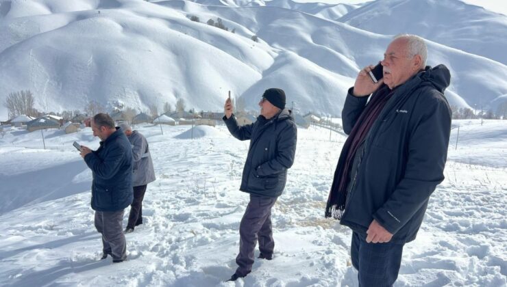 Hakkari’de telefonla konuşmak için karlı yolları aşmak gerekiyor