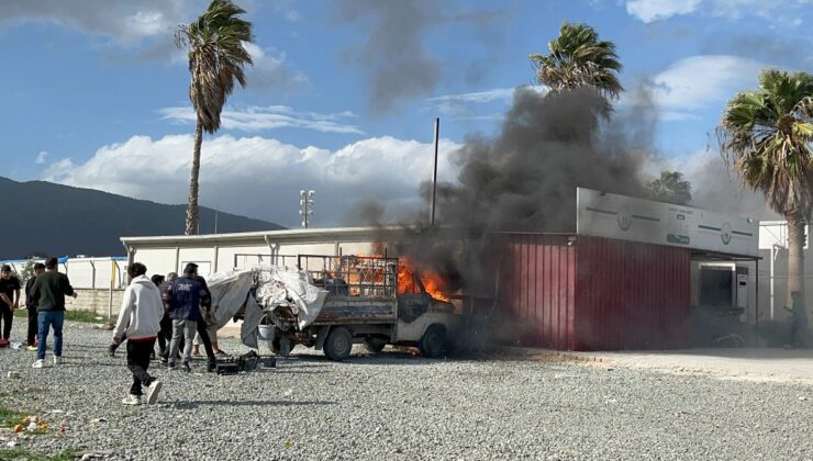Hatay’da ekmek teknesi yanmasın diye alevlerle mücadele etti