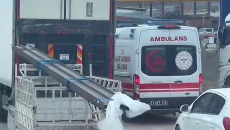 Hatay’da vakaya giden ambulans trafikte sıkıştı