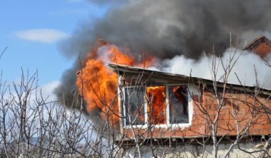 Isparta’da yanan evdeki komşusunun ‘yetişin’ çığlığını duydu