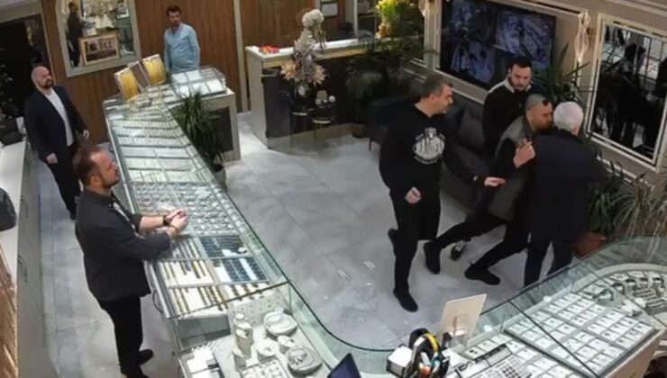 İstanbul Bayrampaşa’da kuyumcuda altın satmaya çalışan şüpheli ile arbede yaşandı