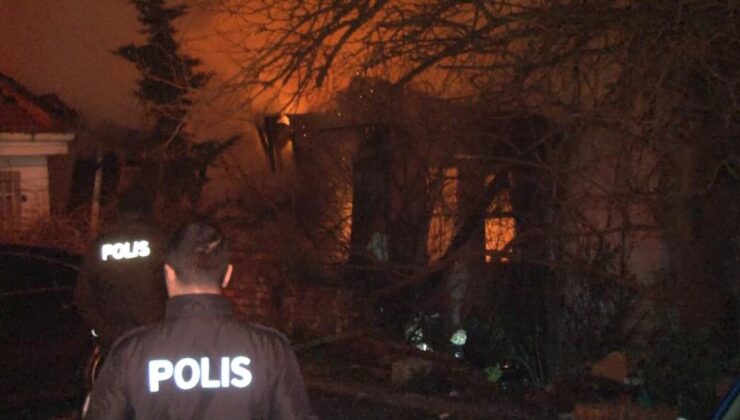 İstanbul Beşiktaş’ta metruk ahşap binalar yandı