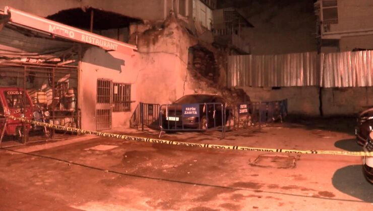 İstanbul Fatih’te araçların üzerine duvar çöktü