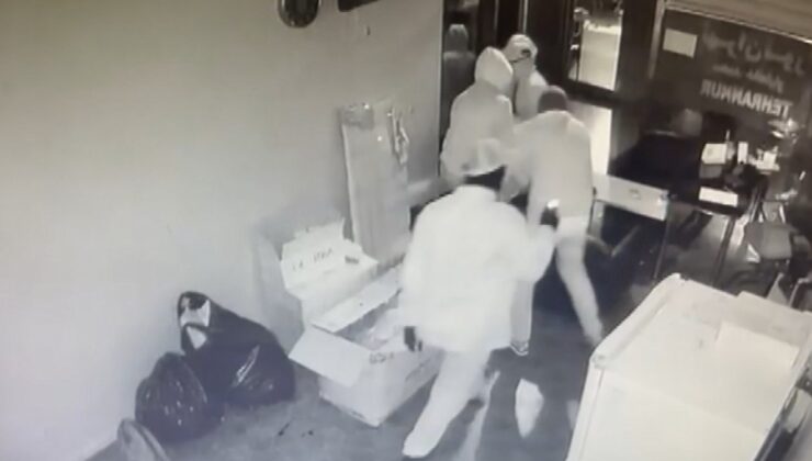 İstanbul’da 5 şüpheli girdikleri dükkandaki para dolu kasayı çaldı