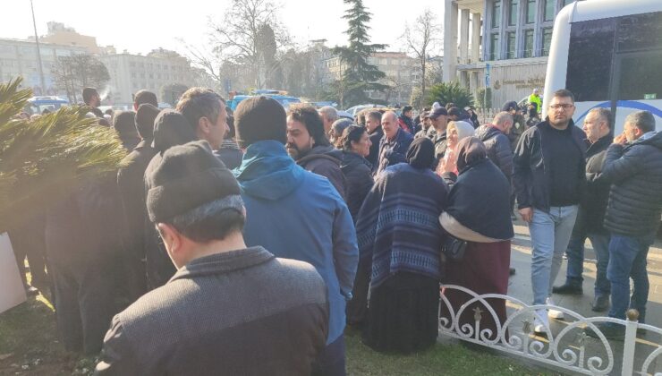 İstanbul’da 8+1 taksi sahipleri Ekrem İmamoğlu’nu protesto etti