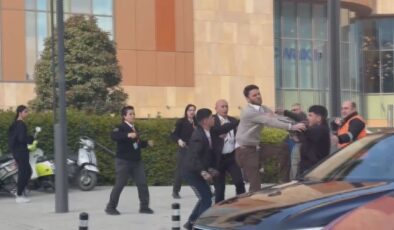 İstanbul’da AVM önünde bıçaklı kavga