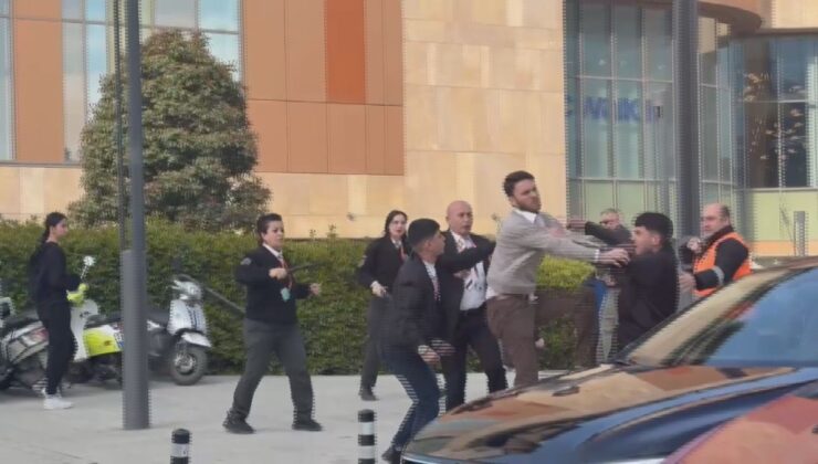 İstanbul’da AVM önünde bıçaklı kavga