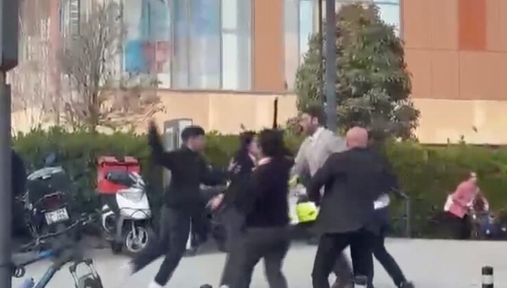İstanbul’da AVM önünde bıçaklı kavga kamerada