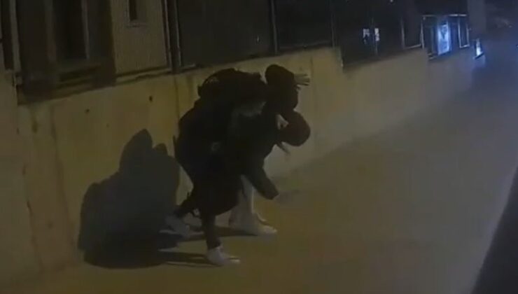 İstanbul’da erkek arkadaşını sokak ortasında dövdü