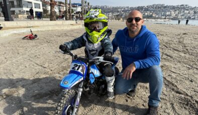 İstanbul’da motocross tutkunu 3 buçuk yaşındaki çocuk izleyenleri hayran bırakıyor