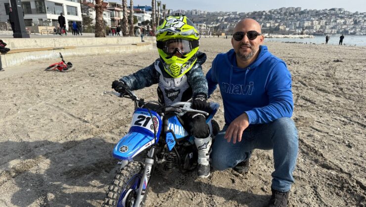 İstanbul’da motocross tutkunu 3 buçuk yaşındaki çocuk izleyenleri hayran bırakıyor