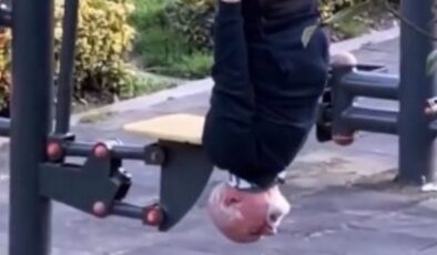 İstanbul’da parktaki spor aletlerini kullanan yaşlı adamdan ilginç hareketler