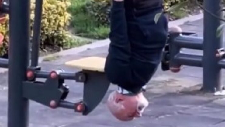 İstanbul’da parktaki spor aletlerini kullanan yaşlı adamdan ilginç hareketler