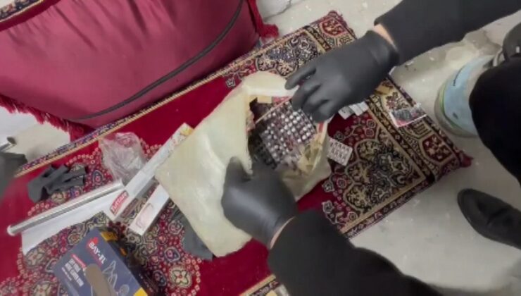 İstanbul’da silahlı soygun yapıp imitasyon takıları çaldılar