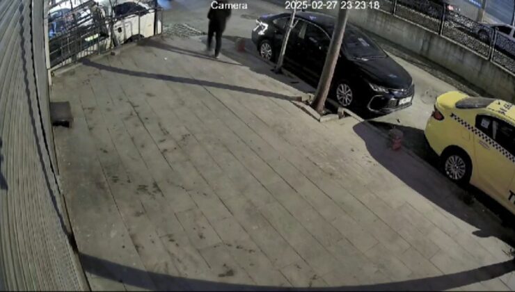 İstanbul’da yayaya yol veren motokuryeye araba çarptı