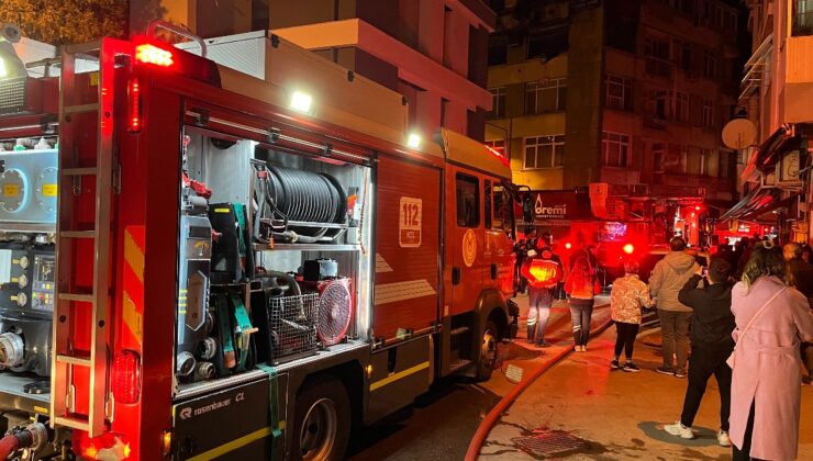 İzmir’de dört katlı binada yangın