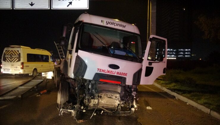 İzmir’de kontrolden çıkan tanker, taksiye çarptı