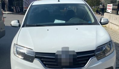 İzmir’de korsan taksi çağırıp gasbeden 3 kişi tutuklandı