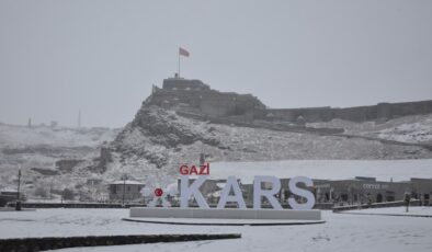 Kars beyaz örtüyle kaplandı