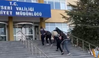 Kayseri’de, İranlı 3 şüphelinin midesinden uyuşturucu çıktı