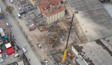 Konya’da 2 kişinin öldüğü çöken binada düşük dayanımlı tuğla kullanıldığı öğrenildi