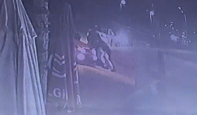 Konya’da otomobilin altında kalan yayayı, çevredekiler kurtardı