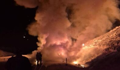 Kütahya’da iplik yüklü tırda yangın çıktı! Ulaşım aksadı