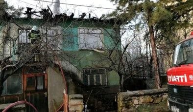 Kütahya’da köy evinde korkutan yangın