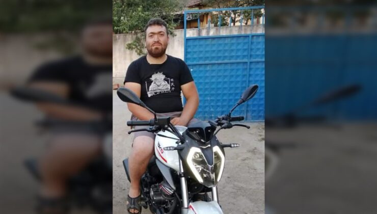 Manisa’da otomobilin çarptığı motosikletli genç öldü