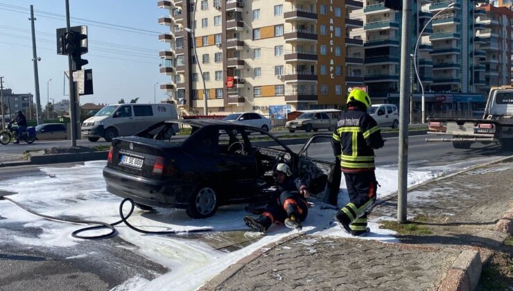 Mersin’de yanan araç kullanılamaz hale geldi