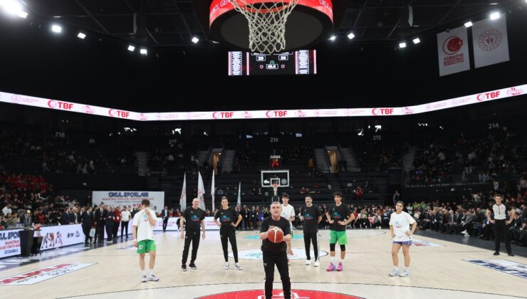 Osman Aşkın Bak gösteri maçında gençlerle basketbol oynadı