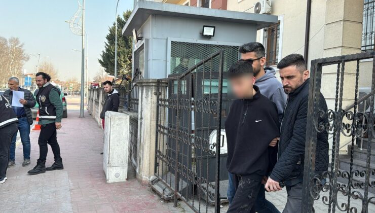 Sakarya’da komşusunu öldüren çocuk, babasıyla adliyede