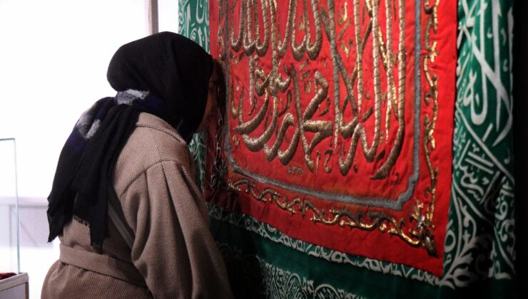 Sakarya’da mukaddes emanetler ziyaretçi akınına uğradı