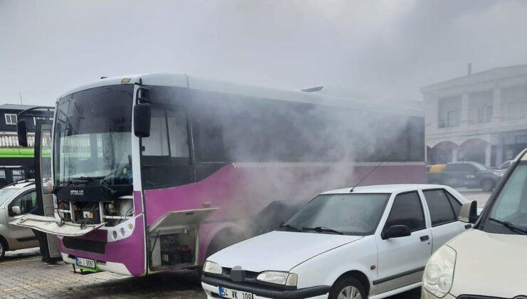 Sakarya’da park halindeki otobüste yangın