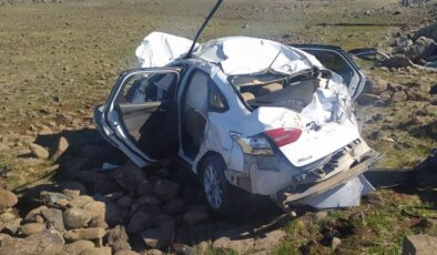 Şanlıurfa’da otomobil şarampole devrildi: 2 ölü, 1 yaralı