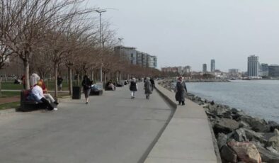 Sıcak havayı fırsat bilen İstanbullular sahillere akın etti