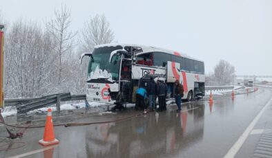 Sivas’ta 2 yolcu otobüsü çarpıştı: 6 yaralı