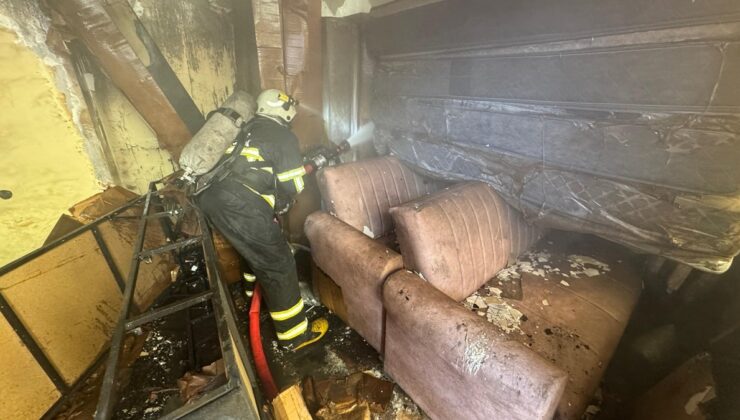 Sivas’ta ikinci el eşya satan iş yerinde yangın